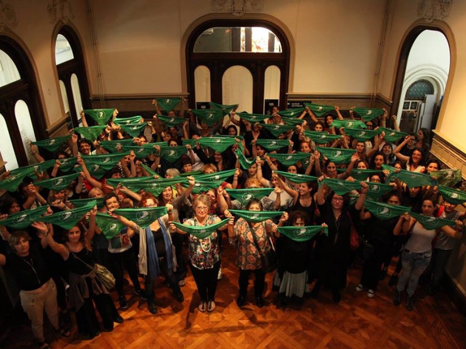 Firma, lectura de carta y pañuelazo por la legalización del aborto